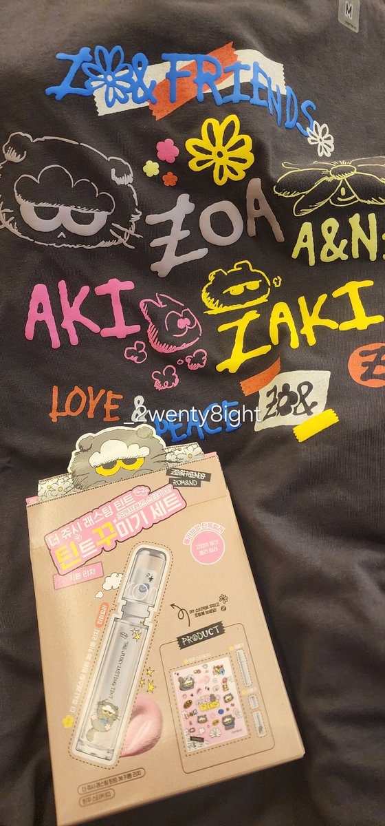 _2wenty8ight's tweet photo. for my sister                       for me

#GDRAGON #ZOA 
@zonfriends @UNIQLOPH https://t.co/s45jaFVZSp