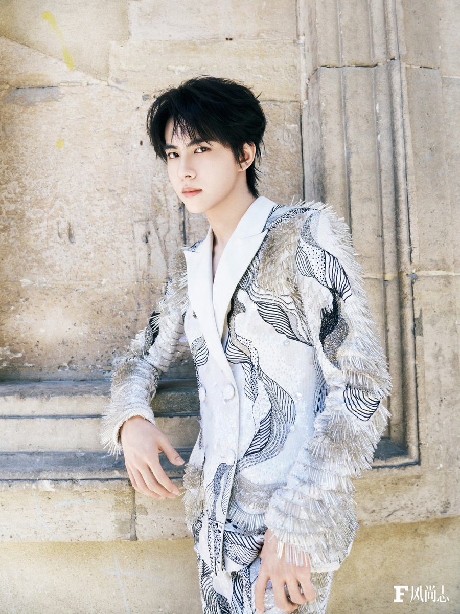 ngrace96's tweet photo. LiuXuanCheng redefined modern glamour at Paris Haute Couture Week, inspiring admiration through innovative fashion, radiant charisma, and unforgettable artistic sophistication consistently.

#LiuXuanChengPFW
#LiuXuanChengHCW27
#LiuXuanChengxRahulMishra https://t.co/xZLy29P2fj