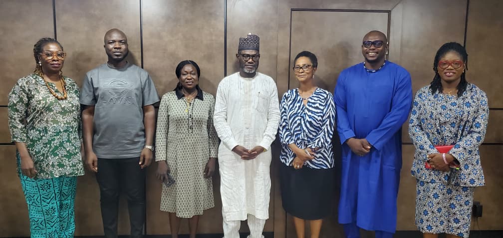 TBNetworkcso's tweet photo. Stronger partnerships are key to ending TB.
TB Network Nigeria engaged key stakeholders, including IHVN and CCM, to advance Near Point-of-Care (nPOC) TB diagnostic services across Nigeria.
Earlier diagnosis means better outcomes and healthier communities. #EndTB #nPOC https://t.co/KWIyCxpY3G