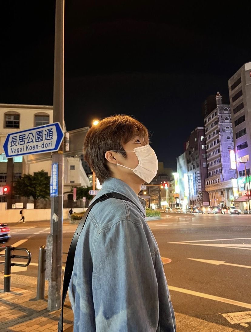 hoonsukcrumbs's tweet photo. far away, yet somehow home 💛

#TMSD #TreasureMakerSelcaDay 
#박정우 #JEONGWOO https://t.co/FHUNO5vfat