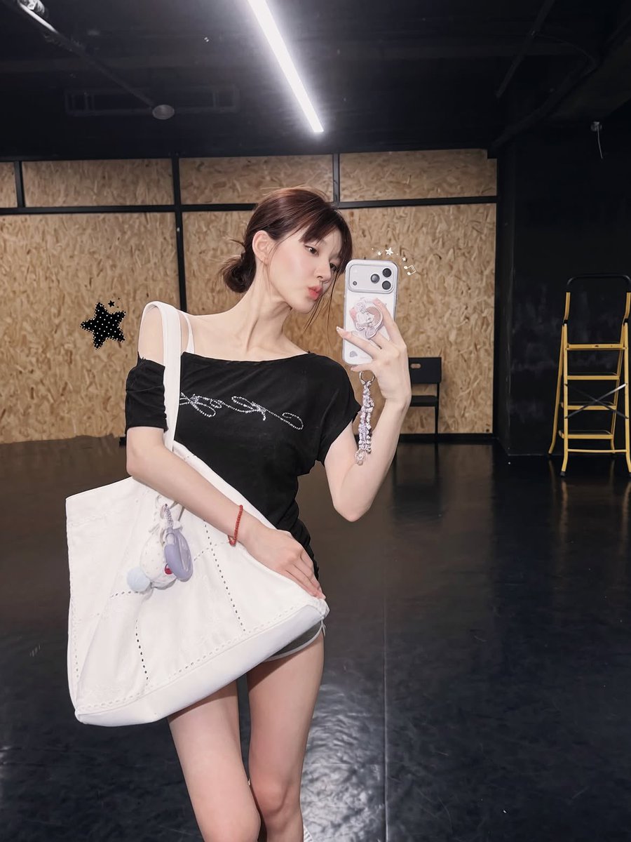 zhaolusi_intl's tweet photo. [📸 ] 070626 #ZHAOLUSI #赵露思  
Zhao Lusi IG Update   @/rooosyzh09

“🐕”

🔗 https://t.co/gqKcqhF5Kq

#RosyZhao #조로사 #จ้าวลู่ซือ https://t.co/nQxbfB3Z3I