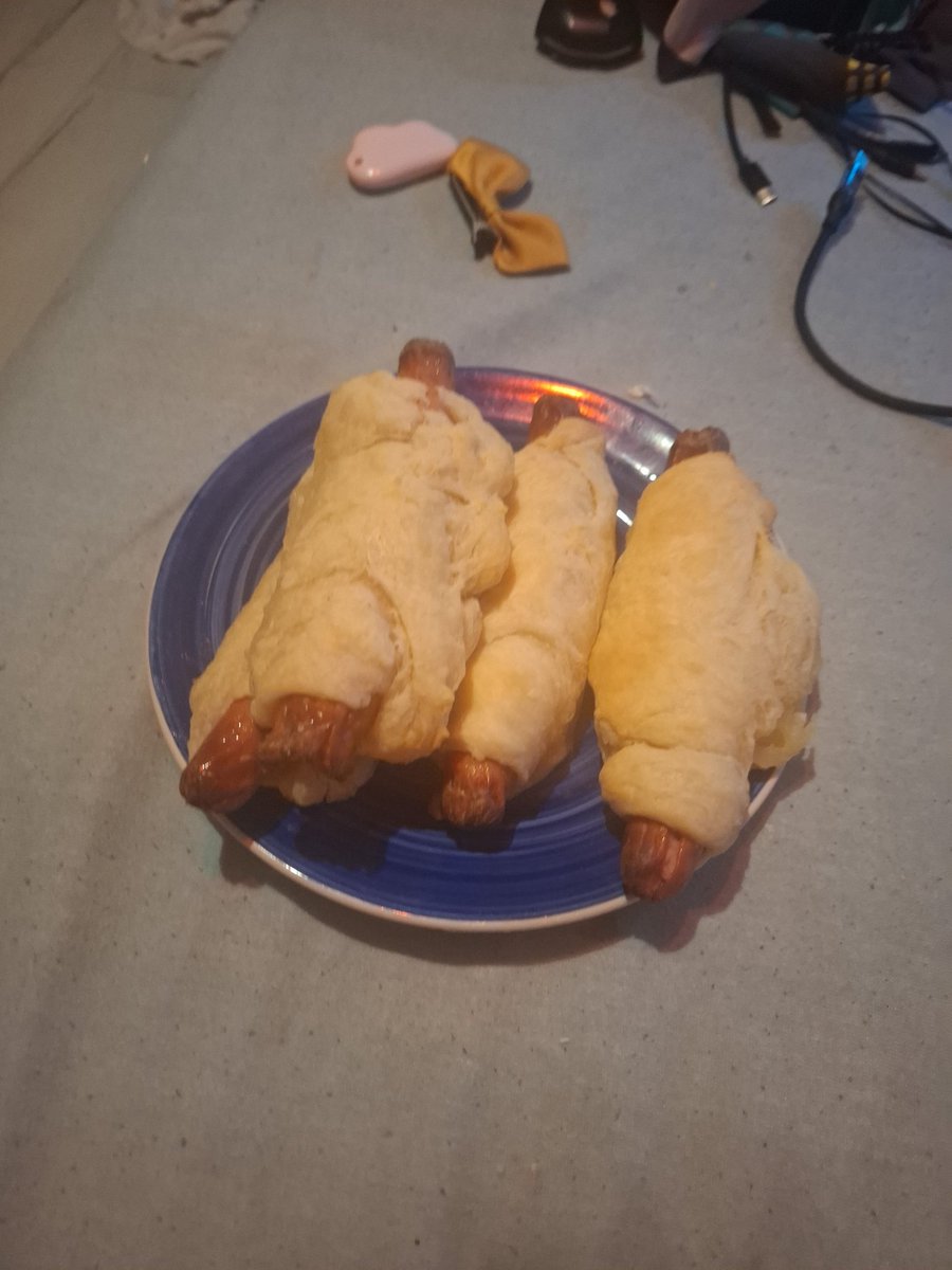 madokami2137's tweet photo. They are fucking burned to death(idk how they taste yet tho) https://t.co/4Z5WpC7H3O