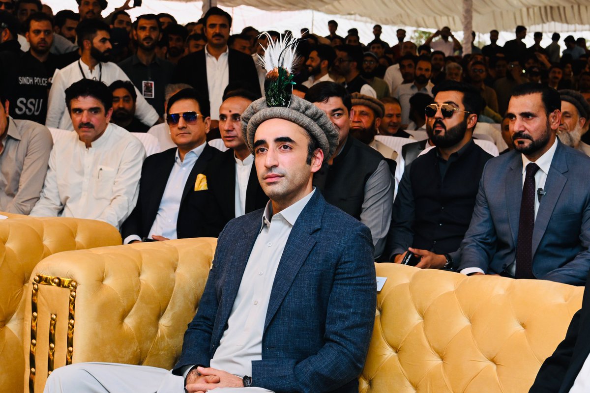 BhuttoMaryam's tweet photo. After witnessing our historic electoral triumph in Gilgit, Chairman @BBhuttoZardari Sahab is here once again to celebrate. As promised, our new Chief Minister is a true Jiyala! ❤️🖤💚 https://t.co/Felr7xrebV