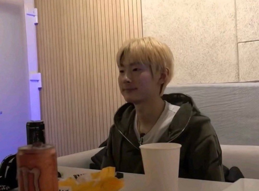 jjang_n2u's tweet photo. 형아 나 얼굴보고 만나?

                                            당연히아니징..
                                            누가 그런말햇어

아니...걍 거울보다가
생각나서 https://t.co/nWmLOPdFzG