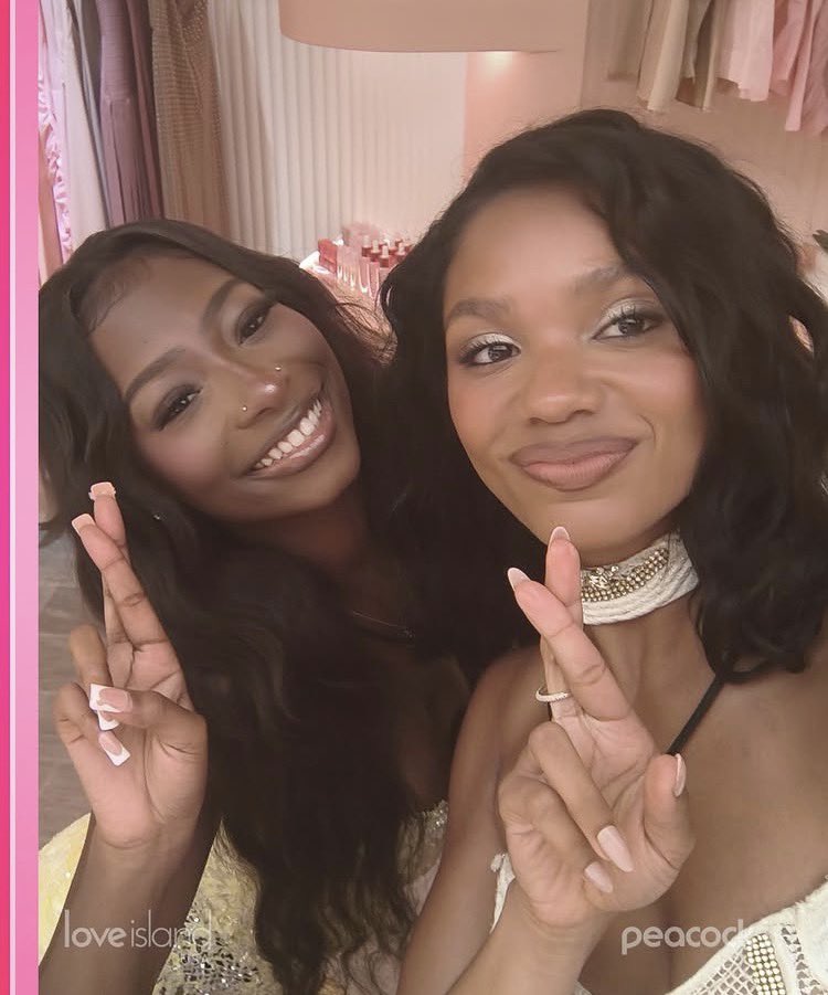 monecaution_'s tweet photo. I’m so irritated that we dont see their friendship on tv that much.. https://t.co/BTFqKbvGTt