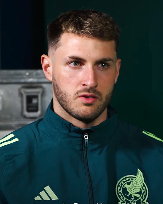Diego_VR02's tweet photo. Alguien me dice que de bueno hizo este pendejo en todo el mundial? 
Creo que el estúpido Argentino vive de que se haya nacionalizado mexicano; como todos los extranjeros que vienen a mamarsela a México @santigimenez https://t.co/yMF3i3aUxr