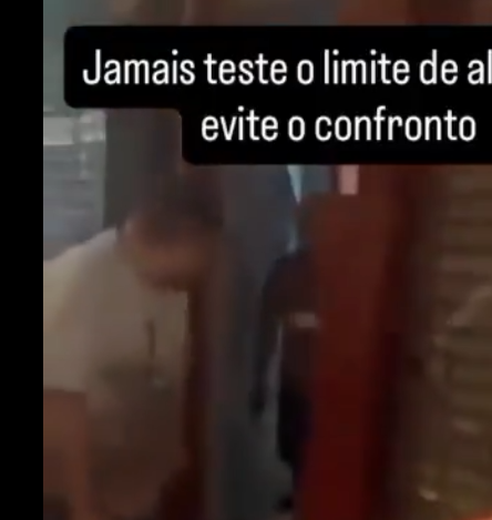 MarcoRAPG's tweet photo. @LSenun2 @Kabulozocensura Não sei, mas parece um buraco de bala escorrendo sangue ali na camisa dele. https://t.co/L52pizJEJ4