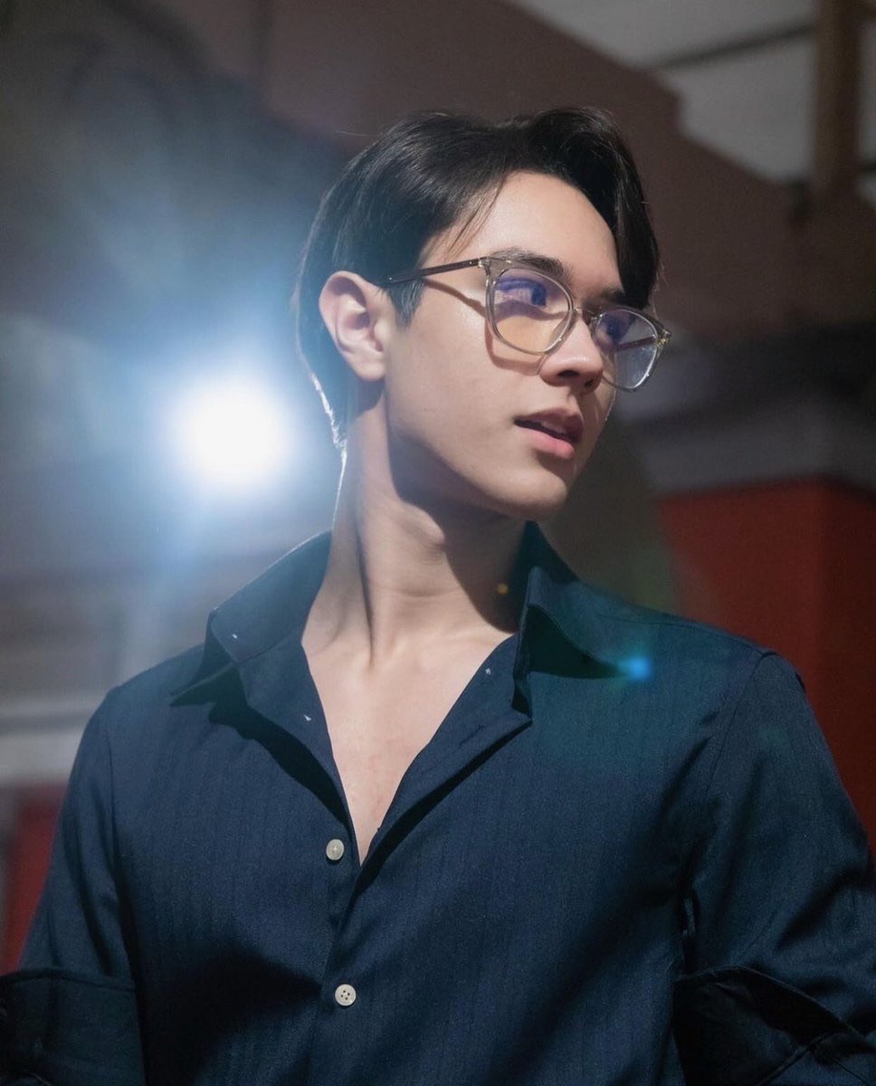 firstoneyi's tweet photo. ไมกี้ ปณิธาน ค่ะพี่ น้องขึ้นกล้อง โกอินเตอร์มาก เป็นนิวเจน ที่แสดงดีขึ้นเรื่อยๆและมีเสน่ห์มากๆๆๆ ได้หมด ทั้ง หล่อ น่ารัก หรือ bad boy  ถ้าเค้าอยู่ในหนัง หรือซีรี่ส์ Netflix เชื่อเลยว่าคุ้มค่าที่ได้ดูแน่นอนค่ะ 🥺✨
#ไมกี้ปณิธาน #mikepanitan https://t.co/jAQ36tA4VX