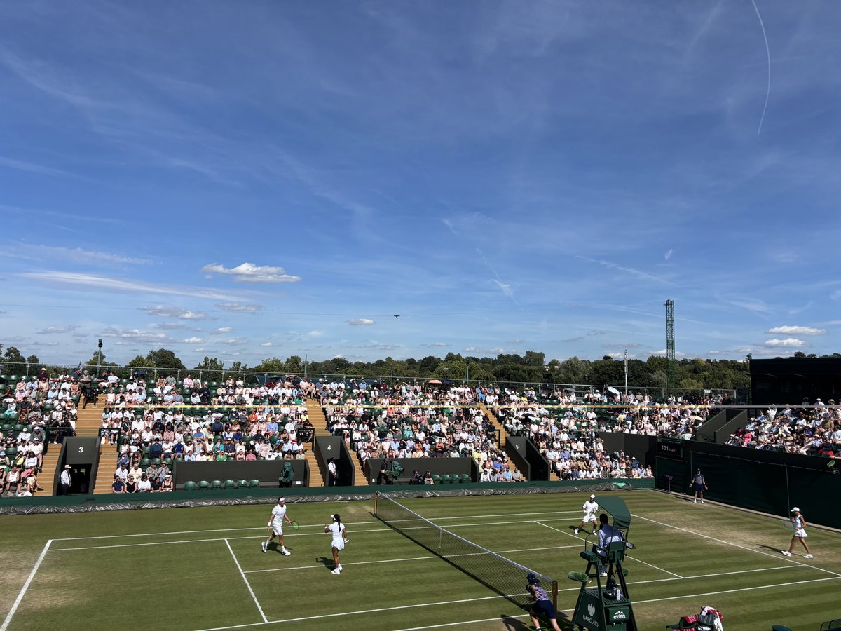 kesacademy's tweet photo. A wonderful opportunity for both pupils and staff to watch tennis at Wimbledon! #newballsplease 🎾 https://t.co/j0Fjj0f0lr