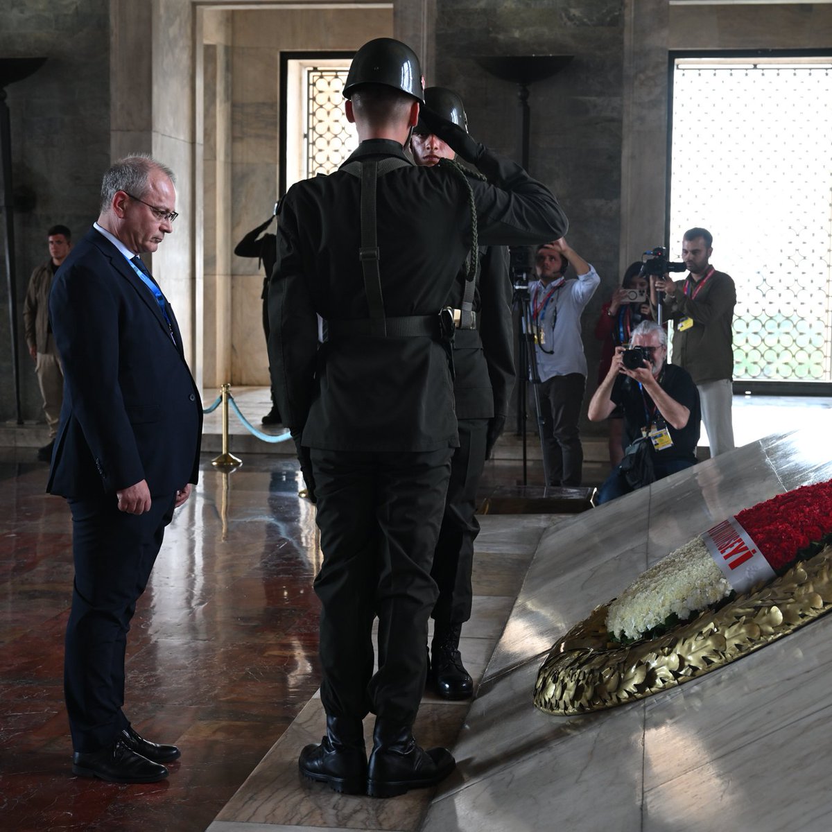 NATO Temsilcisi Müller'den Anıtkabir Ziyareti