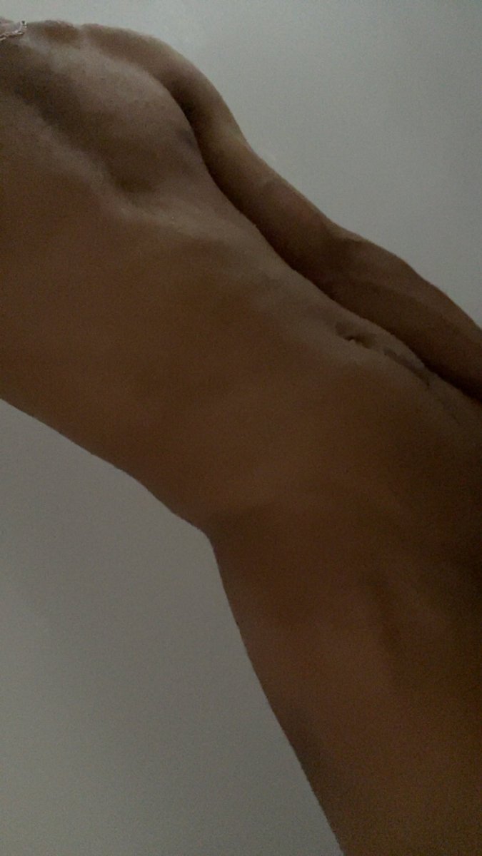 2eezey's tweet photo. 😮‍💨😝💅 https://t.co/qOHnsAKIBO