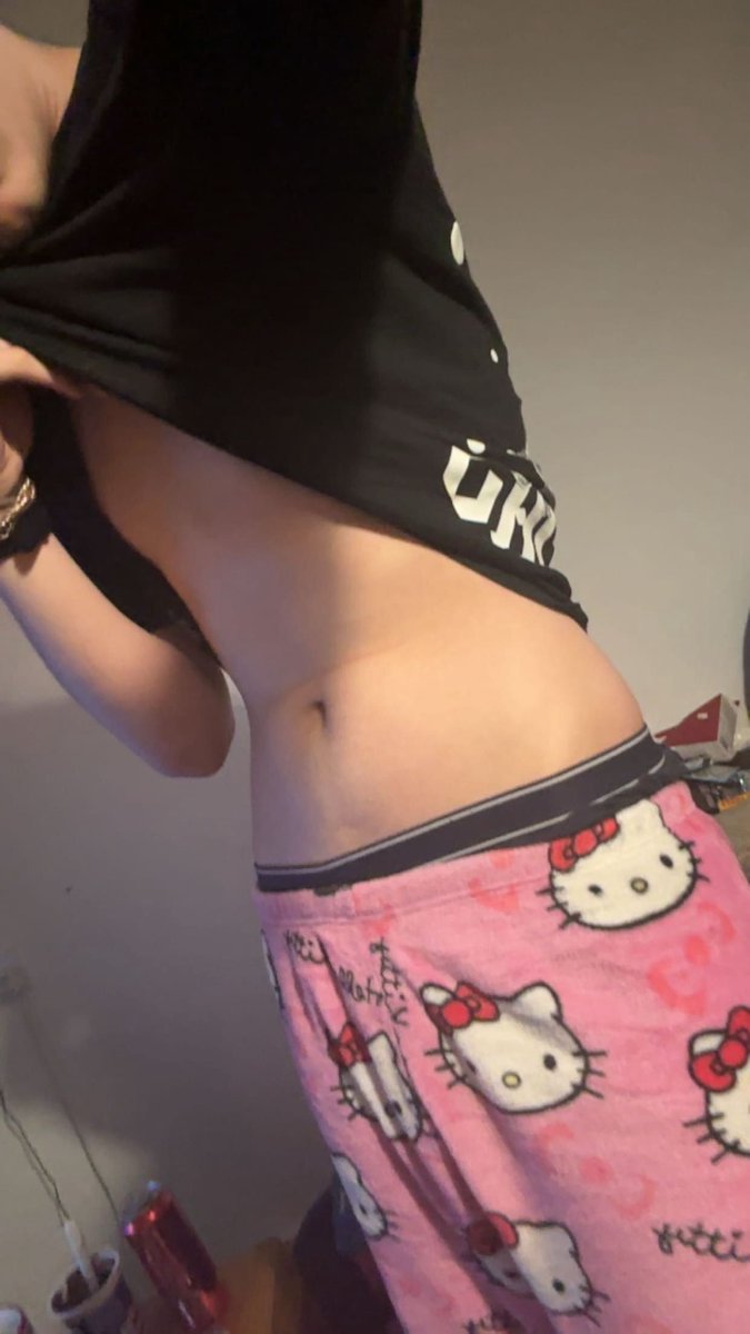 jayjaymonarch's tweet photo. come say hello to my kitty 😼 https://t.co/yWhPZI3pKR