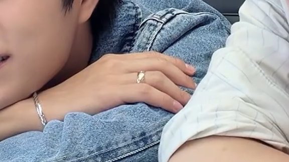 ppor_ncd's tweet photo. ในซีรีส์💍🤍                                     ชีวิตจริง💍✨ https://t.co/G1akzIGY5z