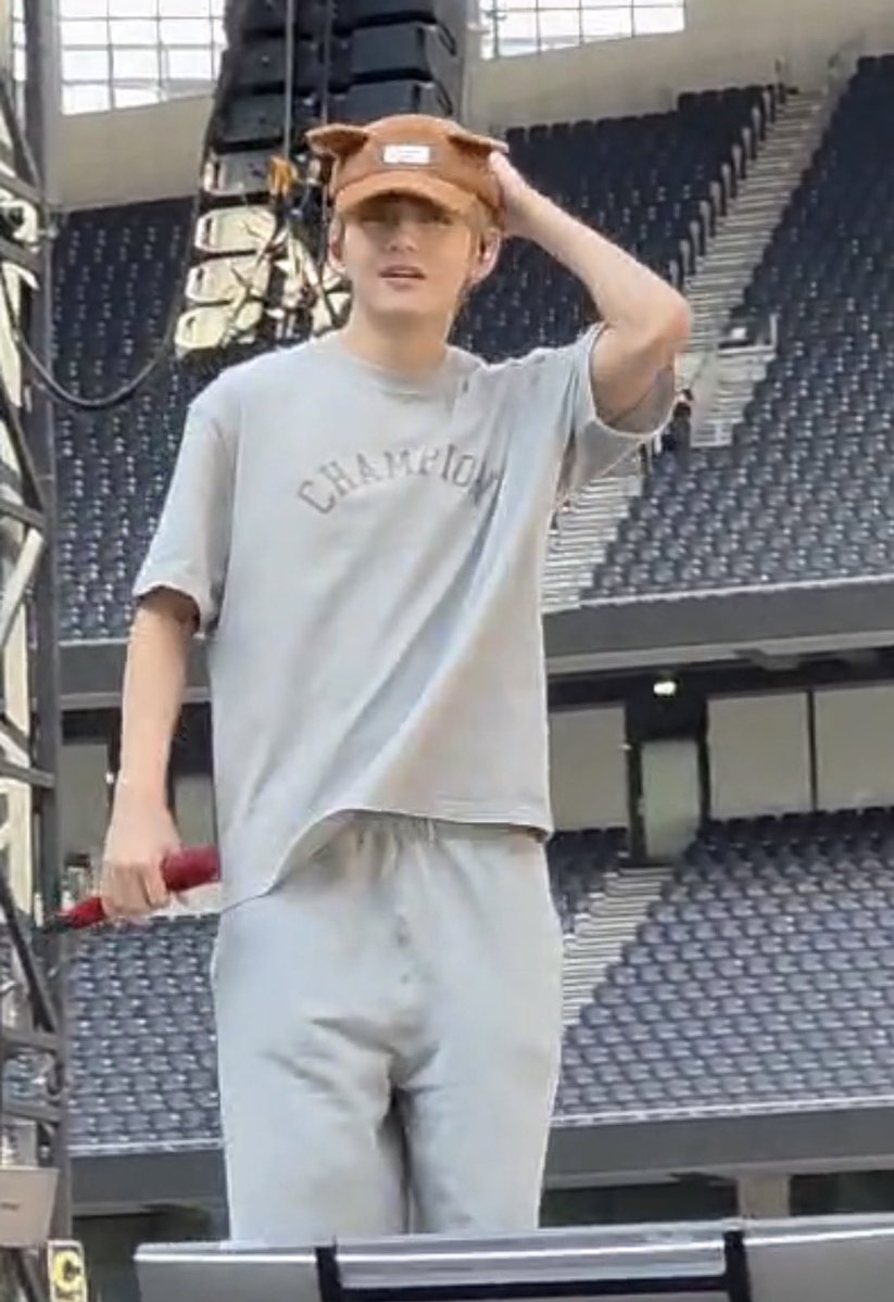 smol_kia's tweet photo. Taekook in Gray today 💜 
London D1-SC https://t.co/IvxBZmnKkk