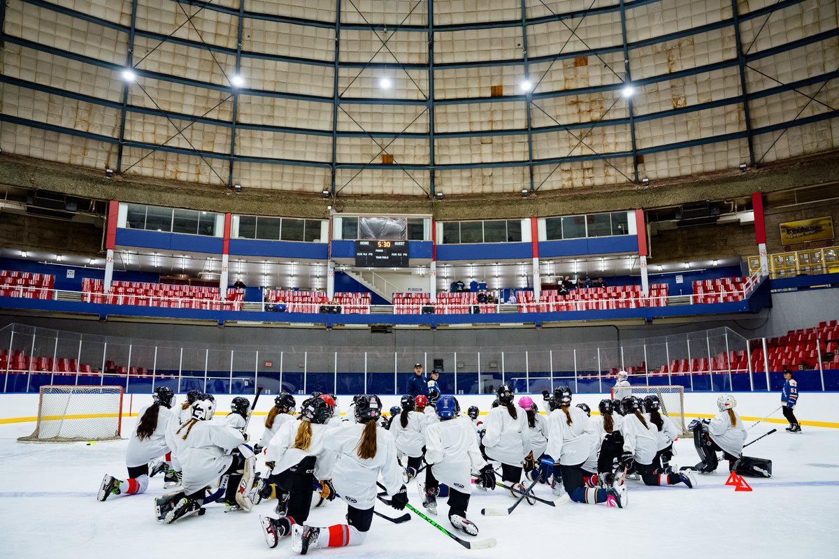 PWHL__Vancouver's tweet photo. Train like a pro this summer with Vancouver Goldeneyes! 🤩 Register now for our @UPS_Canada
U11, U13, U15 and U18 Open Level Summer Camps presented by @SafeSoftware on August 17-18! We can't wait to see you all there soon! 🏒

Register Now📝: https://t.co/MAfwLkoe3R https://t.co/8IgzrgY7P3