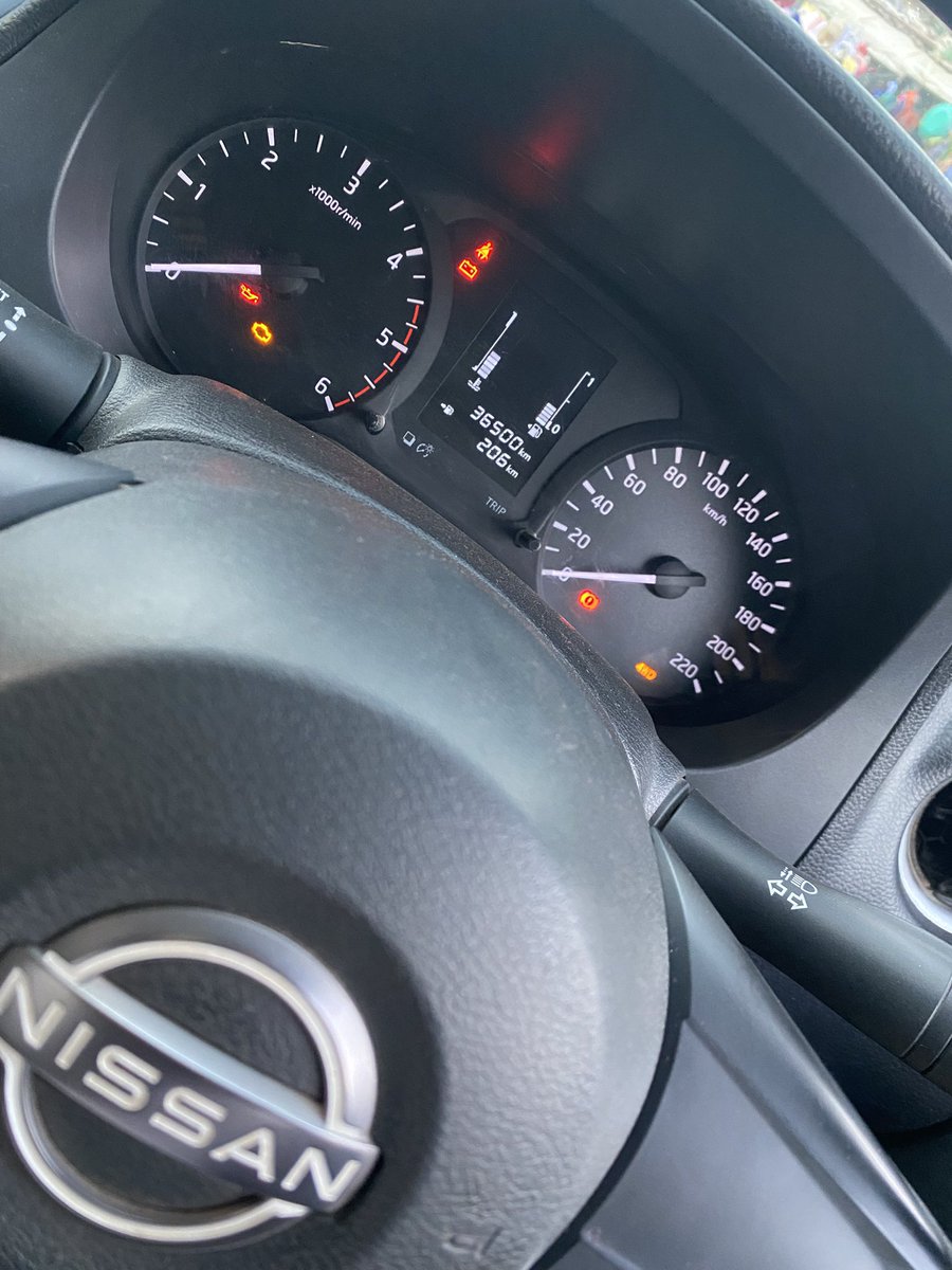 IsackIlamlila's tweet photo. La Diesel 🔥🔥🔥

Gear 6 Manual Transmission

Ubaoni 220 plus turbo mamiyake.

Sijui utanambia nn nikachagua Hilux Juu, ya Hii Nissan wazee Inakwenda.
😁😁😁 https://t.co/ZD7hxVFRxJ