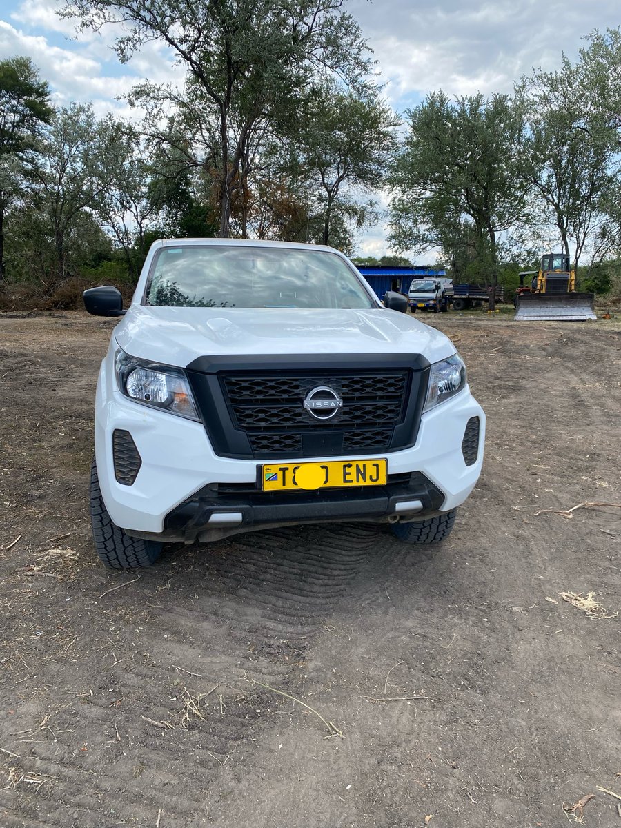 IsackIlamlila's tweet photo. La Diesel 🔥🔥🔥

Gear 6 Manual Transmission

Ubaoni 220 plus turbo mamiyake.

Sijui utanambia nn nikachagua Hilux Juu, ya Hii Nissan wazee Inakwenda.
😁😁😁 https://t.co/ZD7hxVFRxJ