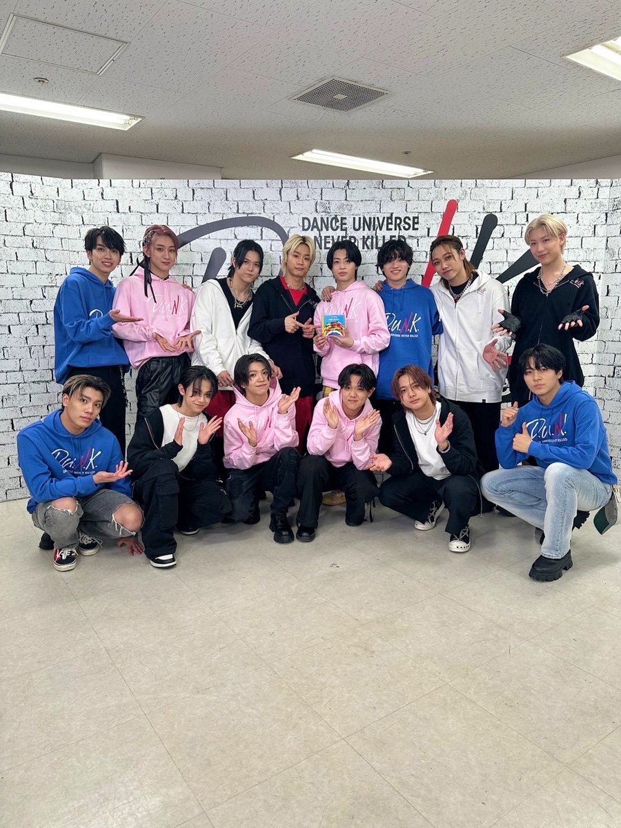 mazequerade's tweet photo. WAIT MAZZEL AND LIL LEAGUE !!!!!!!!!! 😭😭😭 https://t.co/1mQGhMtjiU