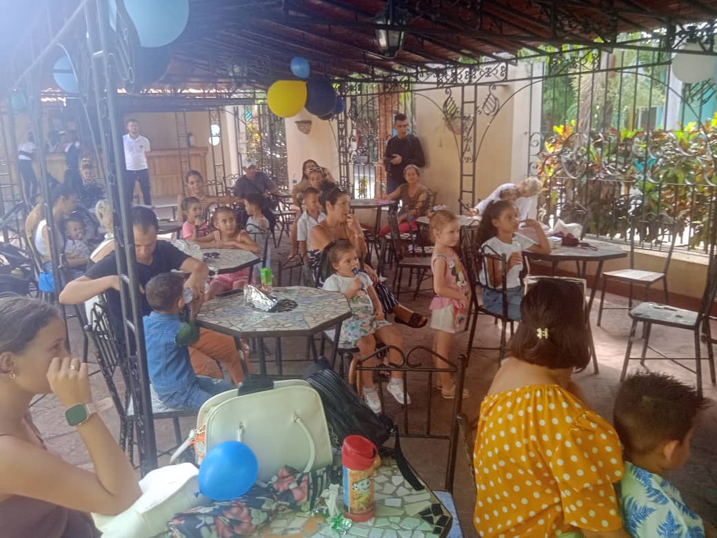 PinarPalmares's tweet photo. #LaCasona de fiesta con los más pequeños de la casa!!!! 🥳🤡 https://t.co/GQiP1RaoW3