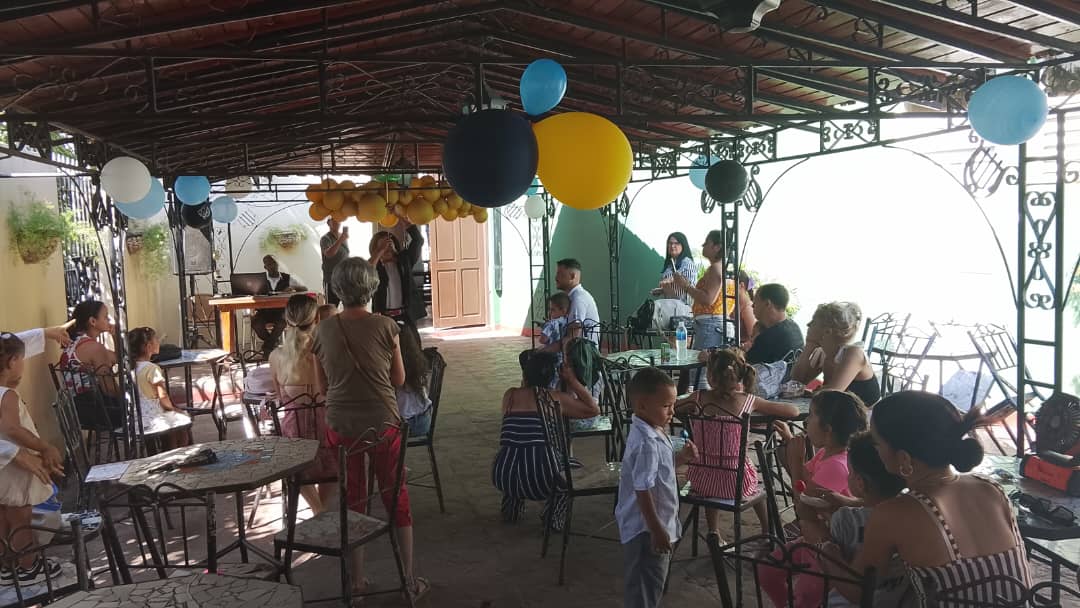 PinarPalmares's tweet photo. #LaCasona de fiesta con los más pequeños de la casa!!!! 🥳🤡 https://t.co/GQiP1RaoW3