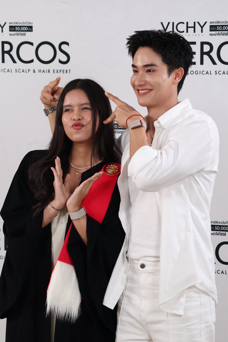 fspsr_'s tweet photo. ฮืออออ มาพิมพ์อะไรยาวๆแป้ปปปปป 
วันนี้ได้เป็นผชด vichy อีกครั้ง ดีใจมากๆ เพราะรอบที่แล้วบอกพี่เตว่าถ้าได้อีกจะเอาชุดครุยมาถ่ายด้วย วันนี้สำเร็จแล้ววว @Tawan_V 

ทำธีสิสเรื่องยัยซังจิงๆๆๆๆๆๆ แต่ลนงะเลยบอกไม่หมดดด งานชิ้นนี้เป็นความภาคภูมิใจของนุมากๆ ดีใจที่ได้เอาความสำเร็จนี้ไปบอกกับพี่เตฮั้บ 

เอาเกียรตินิยมมาฝากด้วยยย เพราะตั้งเป้าว่าจะทำให่ได่ตั้งแต่ปี1 จนตอนนี้ทำสำเร็จแล้วน้าาาา 🥹🫶🏻💙 

วันนี้ชุบชูใจที่สุด ขอบคุนคั้บ🫠🫶🏻