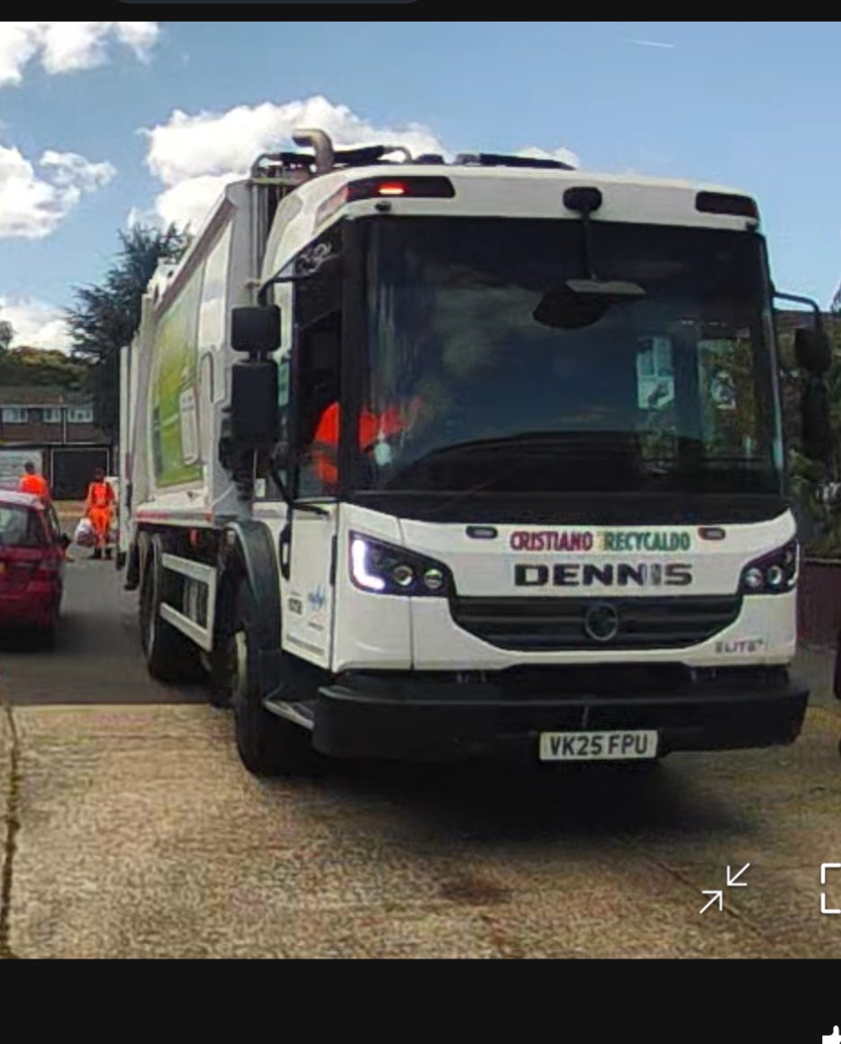 mandypops1984's tweet photo. @SwingatePrimary Kyle found it funny the same rubbish truck on our drive way this morning after it being in the school @SwingatePrimary https://t.co/ZkJPgLRWxD