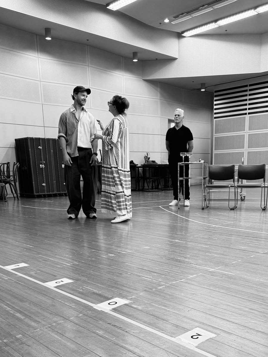 SarahBrightman's tweet photo. A glimpse behind the scenes as Sarah Brightman rehearses for Sunset Boulevard in Tokyo.🌇

From intimate scenes to full orchestra rehearsals, preparations are well underway ahead of opening night at Tokyu Theatre Orb on 10th July.

Visit https://t.co/Q7BDRME18i for final tickets. https://t.co/z3rOWLQC53