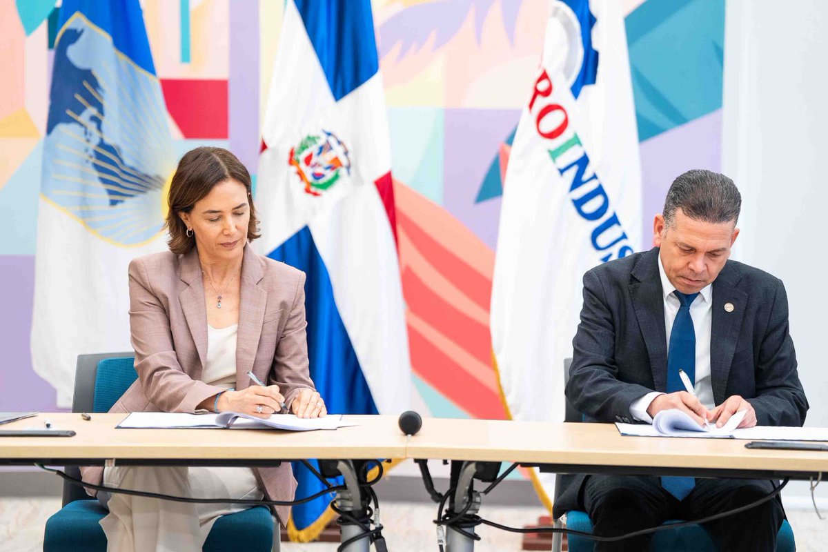 ProIndustriaRD's tweet photo. ¡Gran paso para la industria dominicana! #ProindustriaRD y BID Lab lanzan "CARIBEquity", un proyecto de 30 meses con una inversión de +US$1.3M. El objetivo es impulsar la innovación manufacturera, capacitar a 800+ emprendedores y apoyar a las MIPYMES. https://t.co/ZUn3RVEOhD