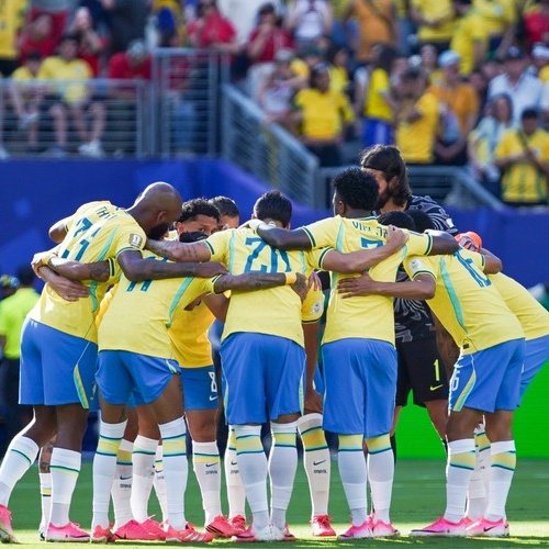 kwaires2002's tweet photo. Após a derrota contra a Noruega, o elenco da seleção brasileira ficou flagrantemente abalado

Foi feito um pacto dentro do próprio vestiário, eles irão tratar todos os jogos das eliminatórias como se fossem uma final

🗞️ Andre Hernan 
📷 SBT / NSports https://t.co/84kdtzVk75
