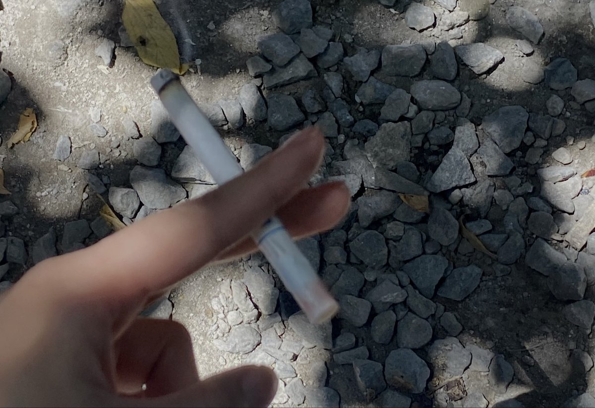marlbluero_'s tweet photo. cigs n lippie stains >> https://t.co/f3VYtZj0pI
