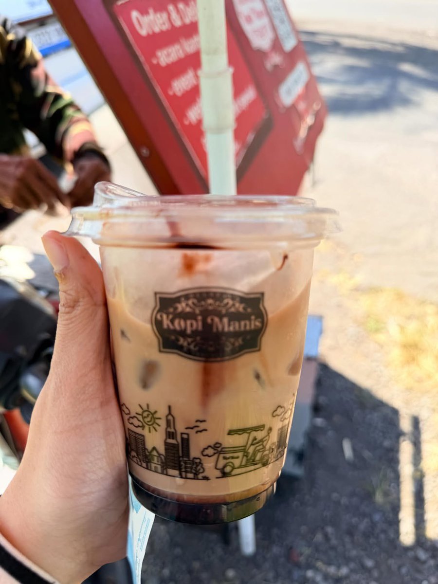 mamahmuda1_'s tweet photo. Aku salut banget sama owner nya #kopimanis
masih mau mengerjakan bpk” yang sudah lansia.. 🌟🌟🌟🌟🌟🌟🌟🌟🌟
yuk guys yang lewat JASA TUNGGAL dekat RS.MARINIR EWA PANGLILA
jangan lupa dilarisin jualan bapkanya 🫶🏻🫶🏻

Bapakny semangat banget untuk berjualan
Masya Allah semoga Allah selalu lancarkan rejekinya 
amin￼
cc: rizkiyahi