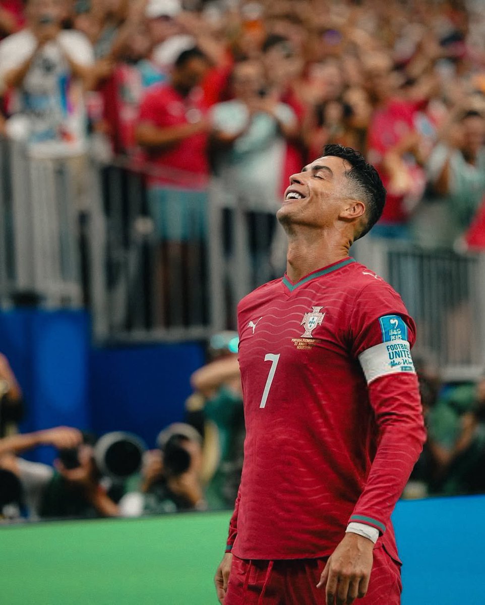 wcs1v's tweet photo. اقسم بالله اكتب هالتغريده وانا بكامل قواي العقليه 

انتصر اليوم او خرج من كاس العالم
سجل اليوم او لم يسجل يصنع او لم يصنع
يبدع ويتفنن اليوم او لم يفعل ذلك
حقق كاس العالم او لم يحققه 

كل هذا لن يغير شي سيبقى كريستيانو رونالدو اسطورة الكرة على مر التاريخ الرقم واحد بكل الازمان ❤️ https://t.co/0ubXUy8J1b