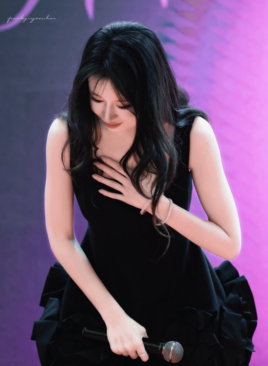 pjybar's tweet photo. 260704 지연 BEIJING FM 4p

귀여고예뻐

#박지연 #PARKJIYEON #티아라 #Tara #TARA #지연 #JIYEON https://t.co/kn0Z55areF