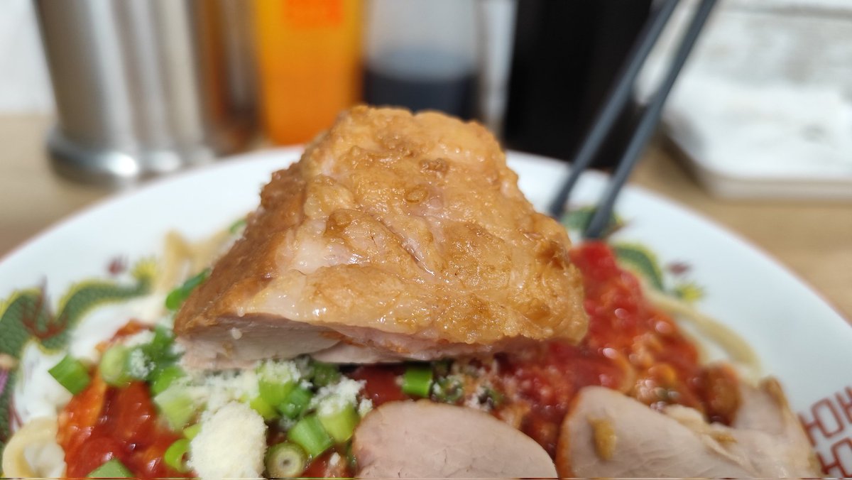 gontourist's tweet photo. 久しぶりにハイパーファットンへ。
梅茶漬け以来か？
・・・ほぼ毎日食べに行ったな〜
今日はトマトとアサリのラーメン。
今週は何回食べに行けるかな？。
後味のさっぱりラーメンは、続けて食べても胃もたれしない。

#ハイパーファットン
#ファットン
#新羽のラーメン https://t.co/T3TxmztTBz