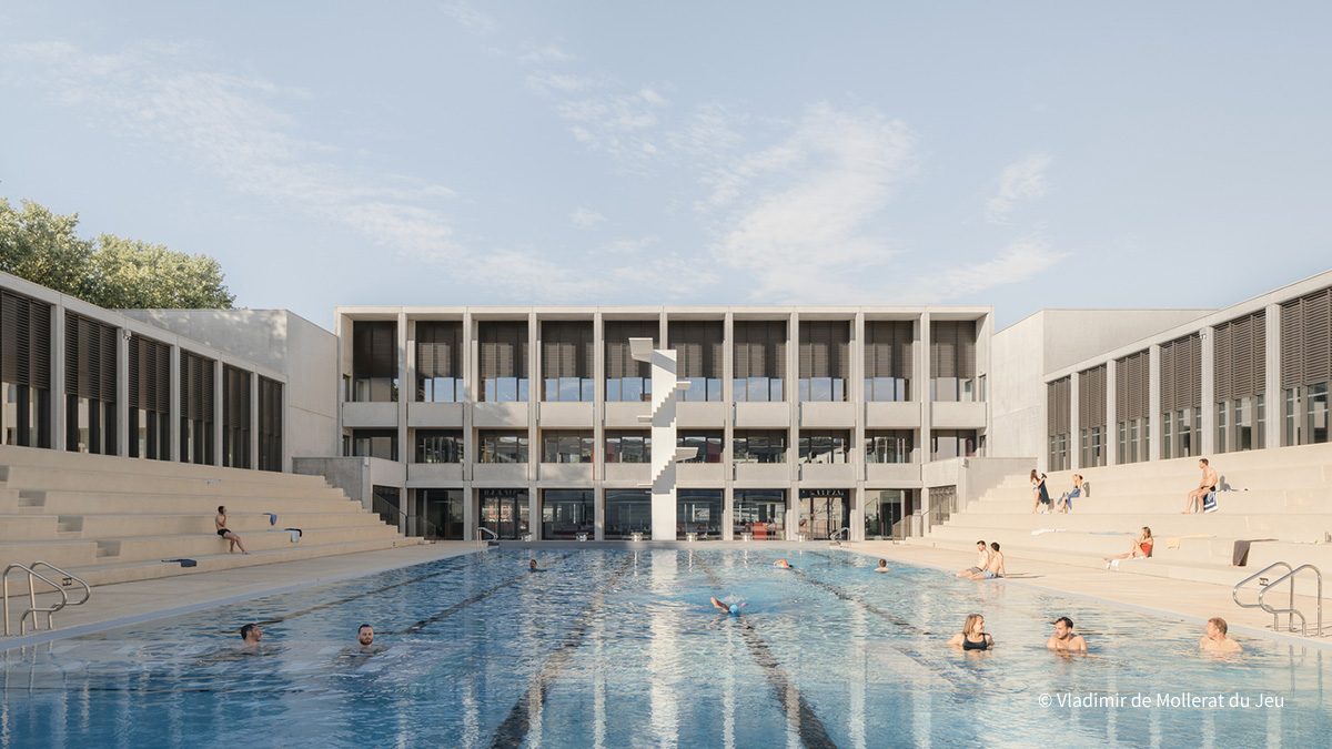 ArchDaily's tweet photo. Aquatic centres are evolving beyond places to swim, becoming social landmarks that connect recreation, landscape, and community. 

How can architecture transform water into a space that brings people together?

Follow the link to read more about this topic: https://t.co/zpxMCHlgXO