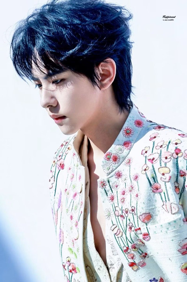 nenlane's tweet photo. Liu Xuan Cheng has an unmatched fashion aura.

#LiuXuanChengPFW
#LiuXuanChengHCW27
#LiuXuanChengxRahulMishra https://t.co/KaQJfTfBSw