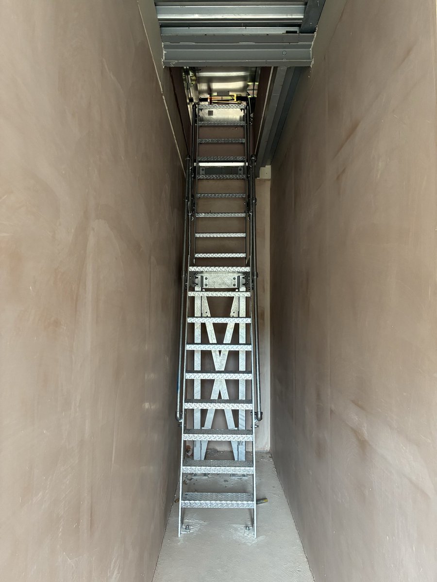 IllusiveGlass's tweet photo. Nice little roof access ladder finished today ✅

#Uk #Construction #Building #Erecting https://t.co/VHWgeQMUp0