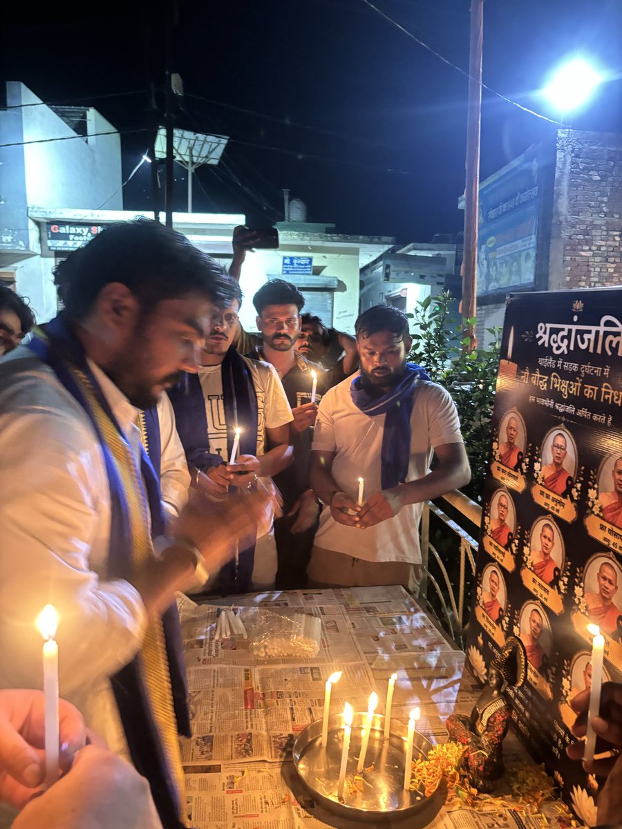 Manjeetsnotiyal's tweet photo. थाईलैंड में बौद्ध धर्म गुरुओ के सडक दुर्घटना में मृत्यु होने पर कैंडल मार्च निकालकर श्रद्धांजलि देते हुये भीम आर्मी जय भीम राष्ट्रीय अध्यक्ष मनजीत सिंह नौटियाल l
#india #bharat #india #thailand #thailandmonks https://t.co/7xi6cJVaqj