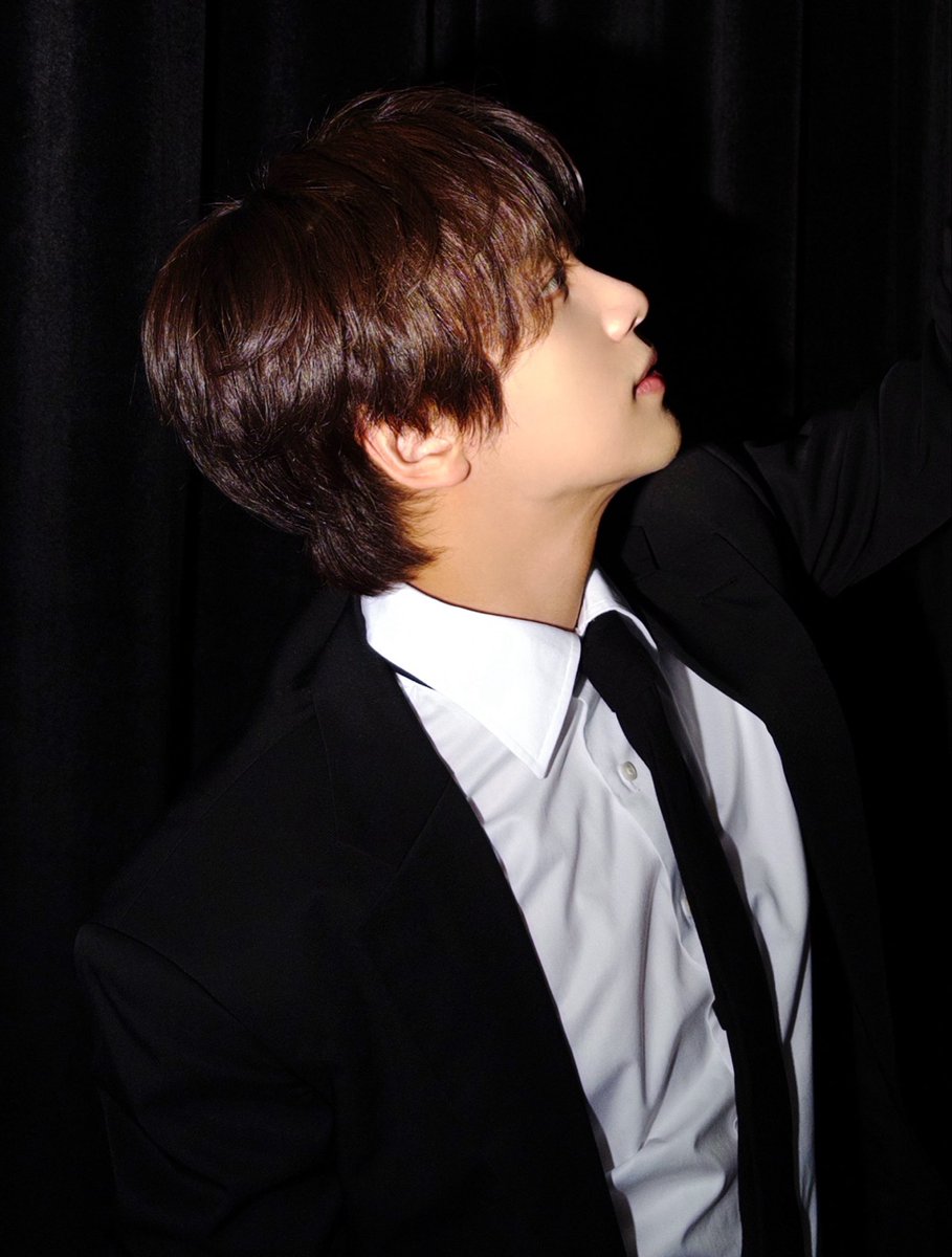 hyeokfs's tweet photo. haechan’s side profile >>> https://t.co/u01UY0vyjH