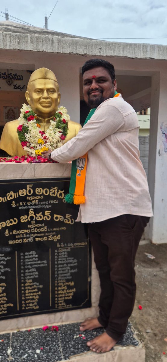 Arjun_BJYM's tweet photo. *మాజీ ఉప ప్రధాని డాక్టర్ బాబూ జగజ్జీవన్ రామ్ వర్థంతి సందర్భంగా వారికి ఆత్మీయ ఘననివాళులు అర్పించిన బిజెపి మేడ్చల్ నాయకులు*

@highlight 
 @BJP4India @AnjiReddy_BJP @anr4bjp @Arvindharmapuri @bandisanjay_bjp @akula_srivani @BJP4Telangana @BJYMinTG @Eatala_Rajender @MLA_RakeshReddy https://t.co/vJMtPhXPvD