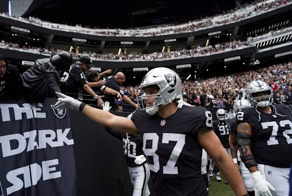 NFLMAVERICK's tweet photo. Happy birthday to Raiders TE Michael Mayer, July 6, 2001. https://t.co/Tpzdvv7zX6