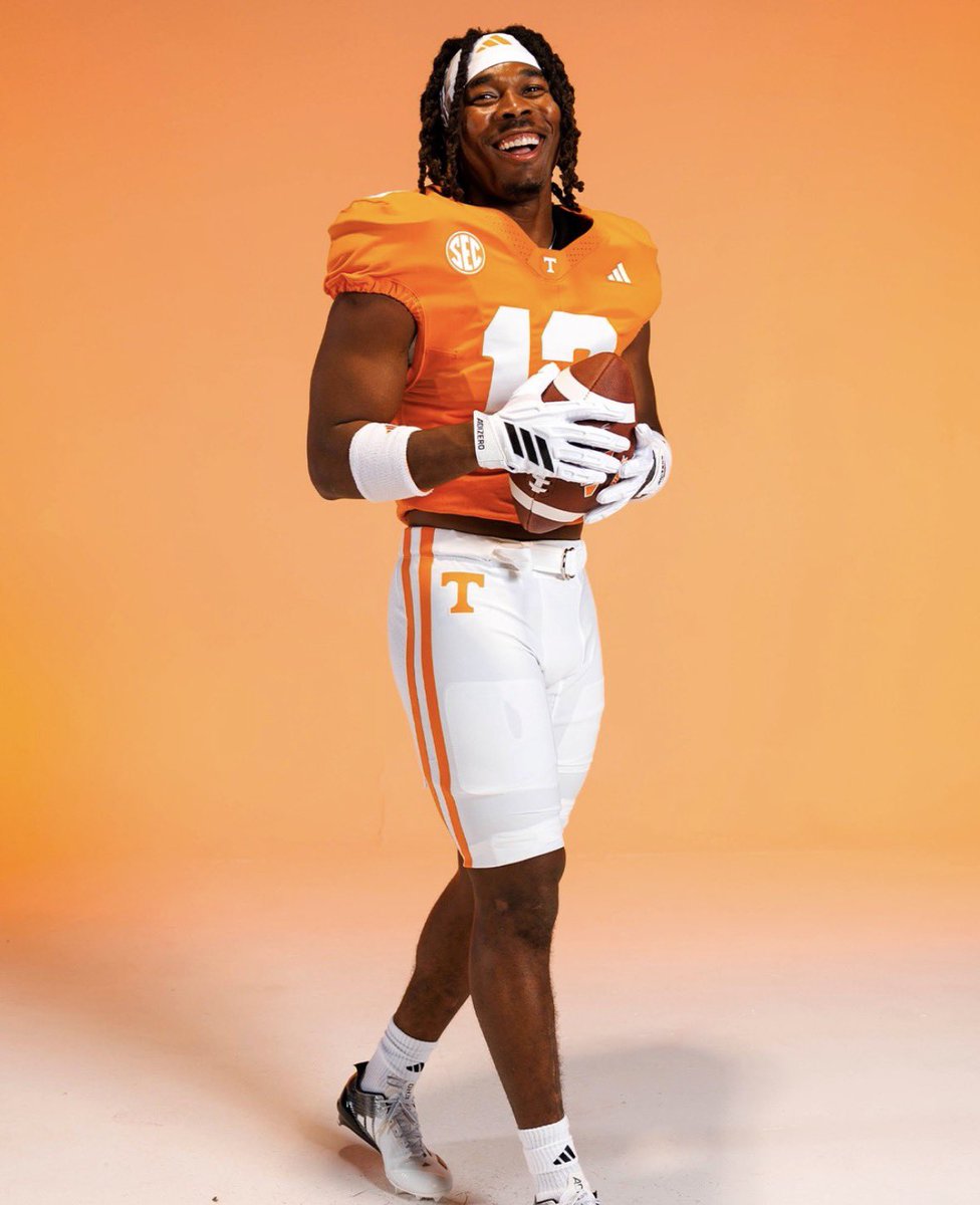 UNISWAG's tweet photo. First look at the new adidas threads for @Vol_Football 

#uniswag https://t.co/V7fzWVcKXX
