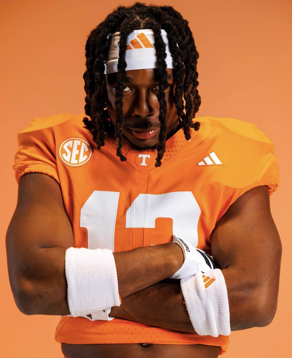 UNISWAG's tweet photo. First look at the new adidas threads for @Vol_Football 

#uniswag https://t.co/V7fzWVcKXX