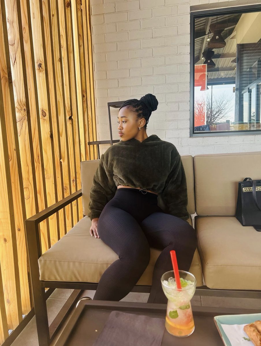 Pinkivy001's tweet photo. body is tea☕️ https://t.co/BP4epquH3d