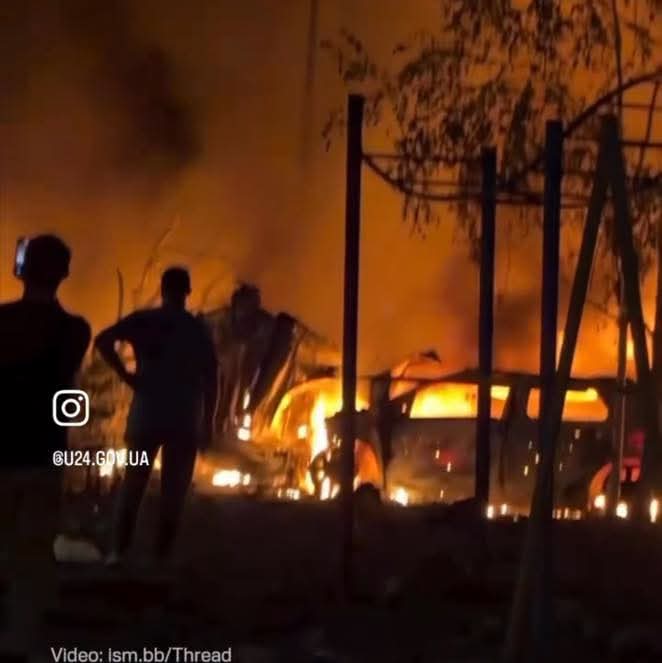 HFoundation2025's tweet photo. Please pray for Ukraine.
Last night Russia launched a massive attack with over 400 drones and missiles. At least 15 killed, 55+ injured. Homes and neighbourhoods destroyed.
#prayforukraine #standwithukraine https://t.co/GxgW5bfHa9
