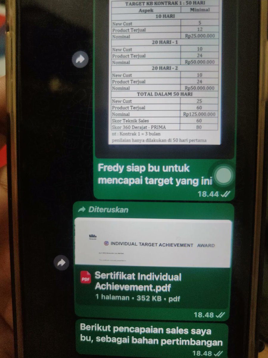 Recehcerdas's tweet photo. Guys menurut kalian gimana? Barusan dapet info lolos. Offering letter. Eh beberapa menit di bales begini.. sakit hati bgt ya, padahal udh seneng dan udah ngabarin ibu AQ. Kalau udah ketrima kerja.. ini gimana ngomong nya ke ibu aqu. Kalau gak JD di terima kerja, jauh2 dari sby dteng untuk di Gandaria city td. Sampai di tabrak mobil... Perjuangan nya udah effort..

cc : 14randa06
