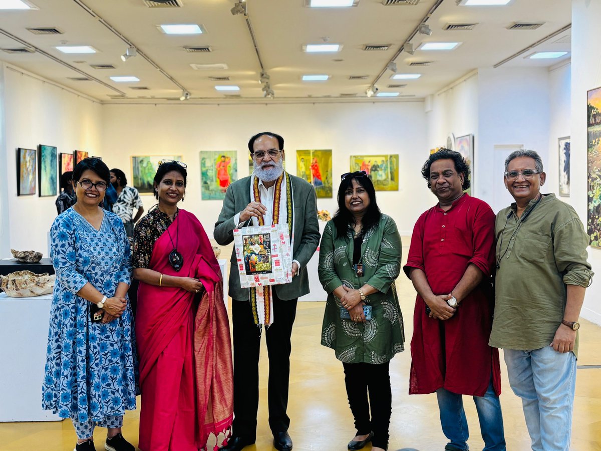NavinNkja's tweet photo. SOME SEEK SHADE, SOME SEEK WATER, ( DELHI’S UNBEARABLE HEAT) - 
I SEEK SERENITY, I SEEK TRANQUILITY- I FIND MY ELIXIR OF LIFE IN AN 
ART GALLERY. 

PAINSGIVING: MR. ADARSH MANDAL, MR. RUDRAKSH SINGH &amp; OF COURSE THE NON-PLAYING CAPTAIN MR. APRAMEYA JAISWAL.

#law #legal #art https://t.co/QLlaI78Imu