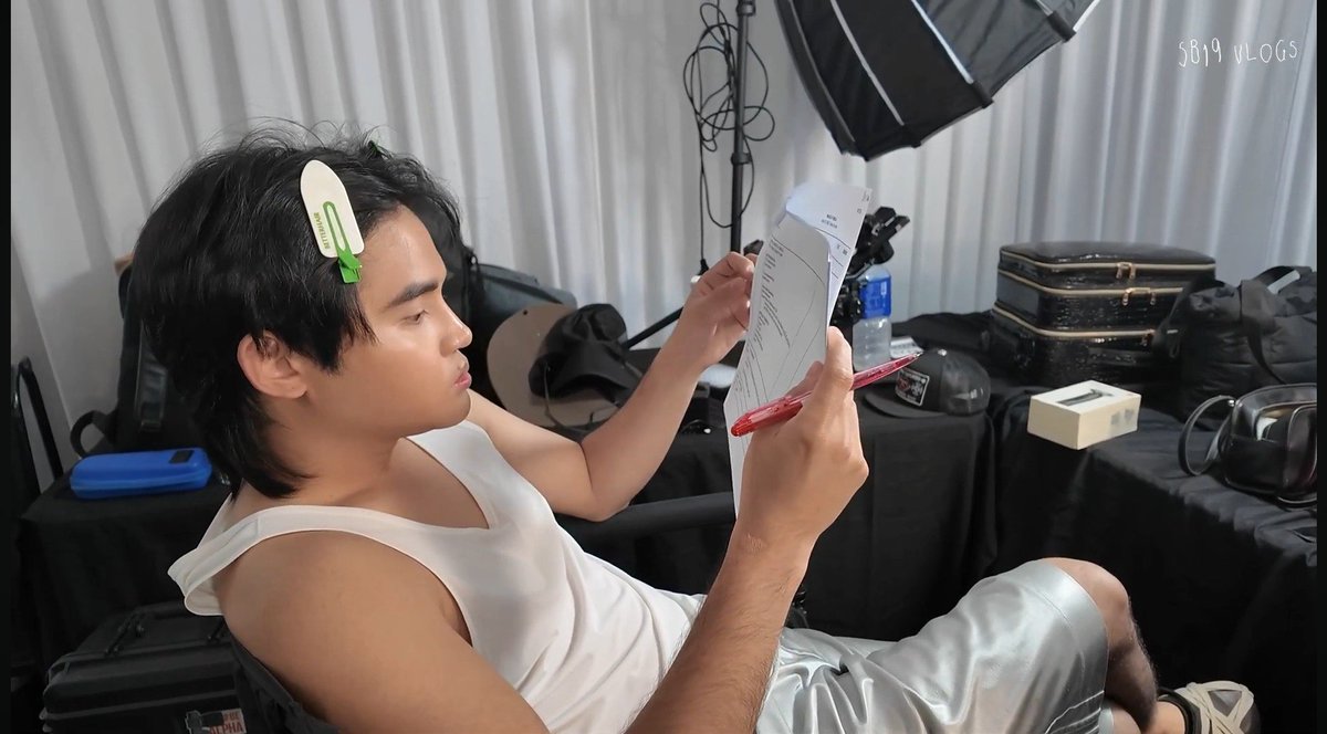 jampawlonasimp's tweet photo. Need tapusin ang homeworks bago makapaglaro sa labas with prends hihi ang cutee ni Pau kulang na lang ng towel sa likod 🥹🤏 https://t.co/Ix4GqZDkwq