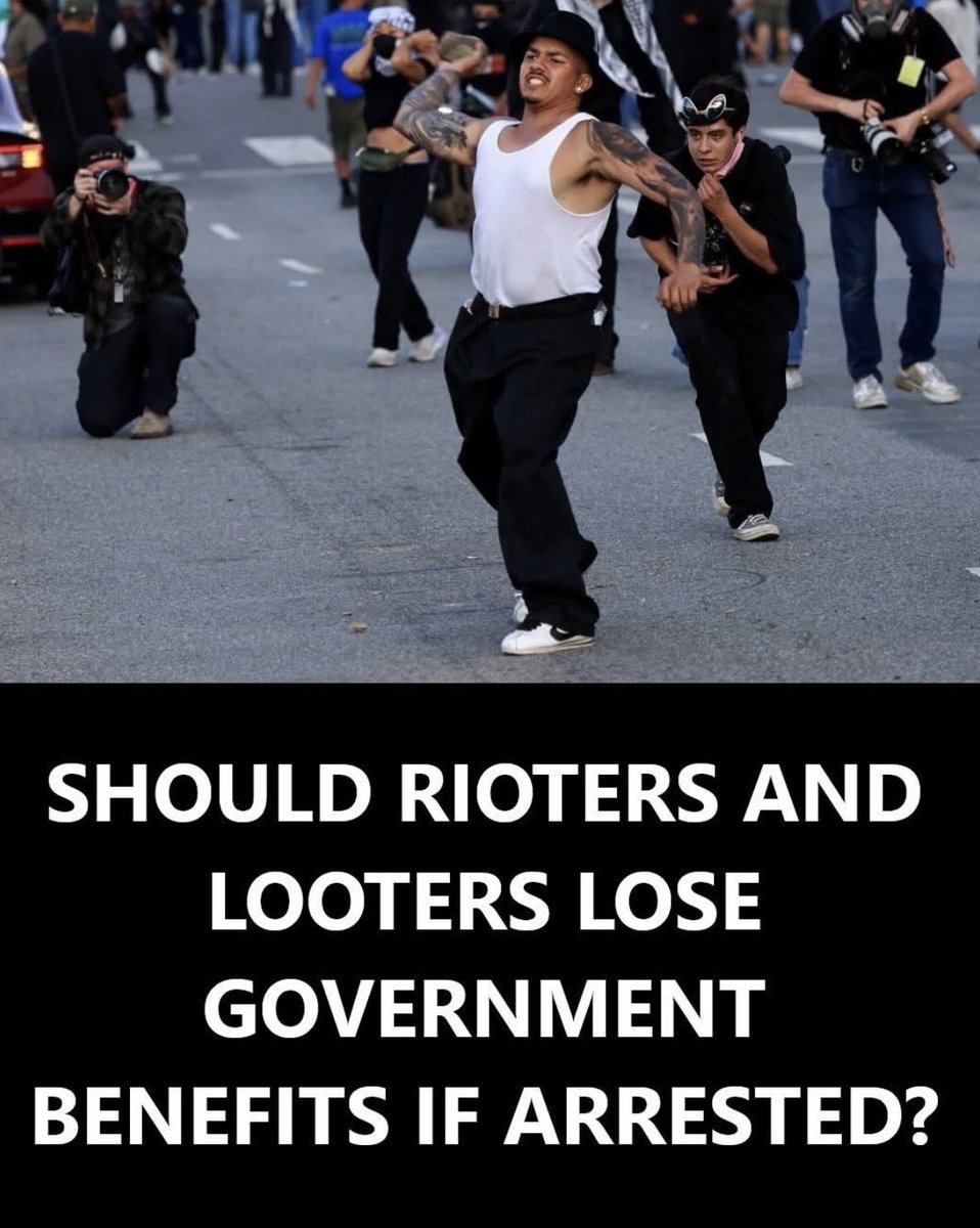 Sunkized01's tweet photo. Should they lose government benefits ❓ https://t.co/ejcpXxO4qe