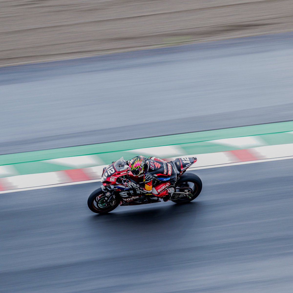 Ryuki_R1000R's tweet photo. おNEWのカメラで撮影
 #鈴鹿8耐 https://t.co/bcOCRm1D6L